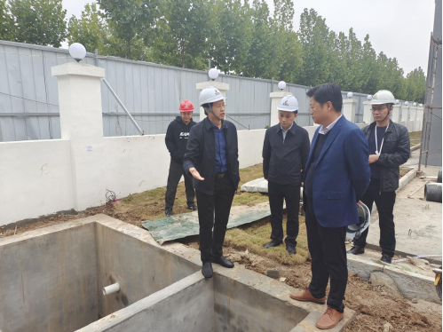 10.9（石化公司）市產(chǎn)業(yè)集團(tuán)黨委書記、董事長劉培建一行蒞臨石化公司金頂山路加油站調(diào)研指導(dǎo)工作231.png