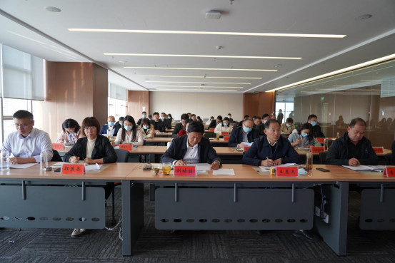 新聞稿：駐馬店市產(chǎn)業(yè)投資集團有限公司召開“決戰(zhàn)決勝第四季度、奮力沖刺全年目標”部署動員會（陳主任、主席修改版）981.png